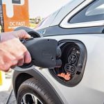 Leia mais sobre o artigo Carros elétricos no Brasil: será uma realidade plausível?